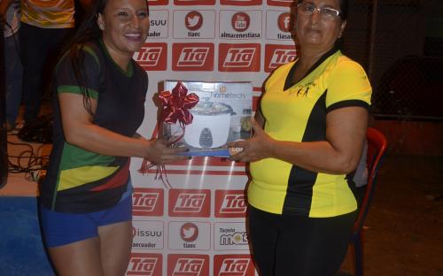 Celebramos con tarjetas obsequios y productos a las madres de Portoviejo